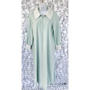 Vanity Fair VTG 80’s Mint Green Long Velour Satin Front Zip Dressing Robe